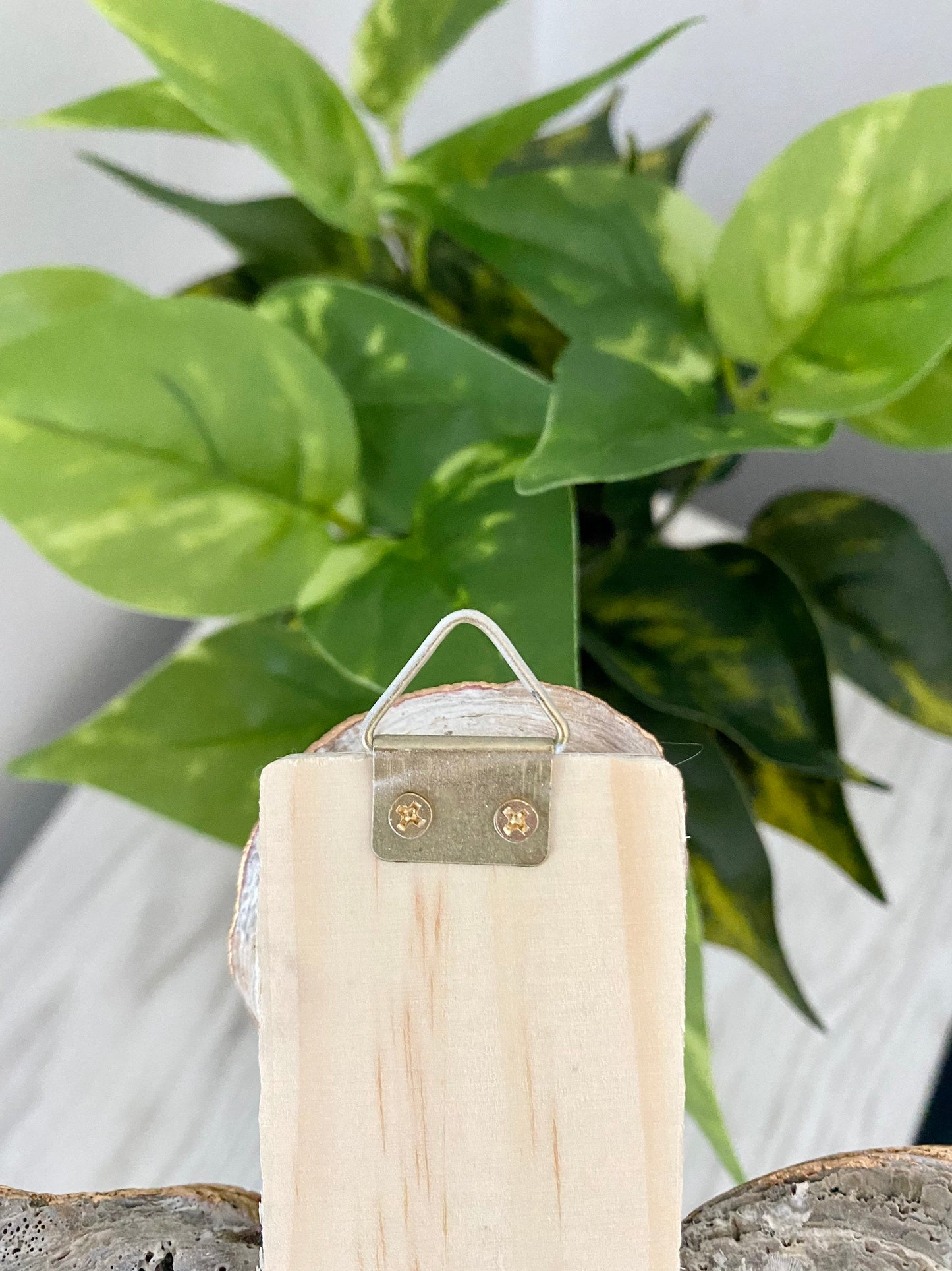 Cruz de concha de ostra dorada